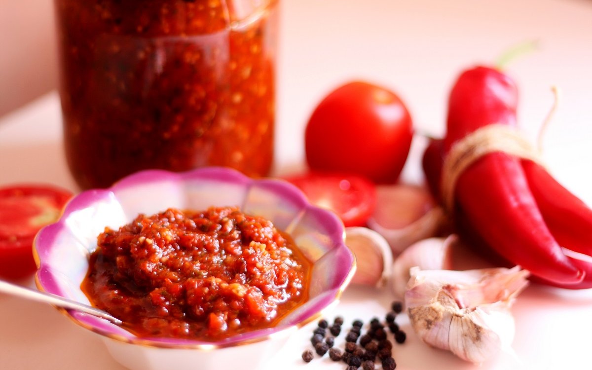 «Хренодер» или «Хреновина»- рецепт на зиму с помидорами